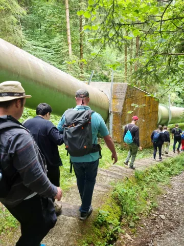 Équipe en forêt