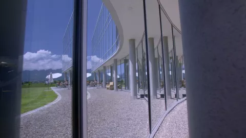 Baie vitrée du bâtiment UCB