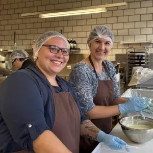 Employées en cuisine 
