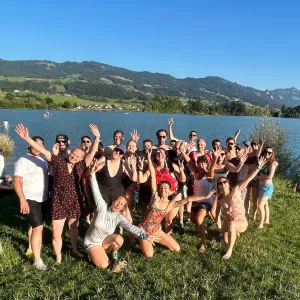 Employées au bord du lac de Gruyère